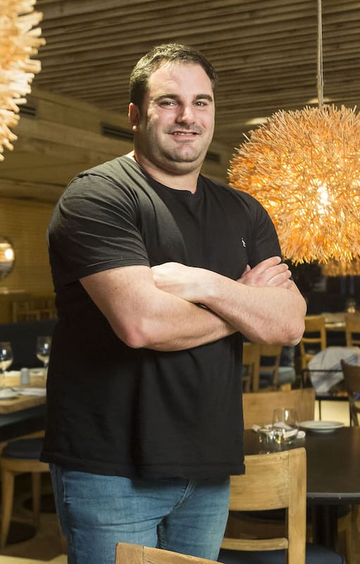 Francisco Rosat en el salón de Mare By Fran, en Puerto Madero