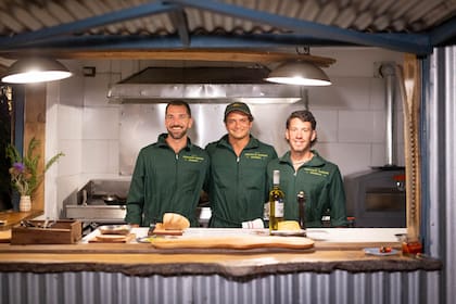 Francisco Soldi, Elio Contreras y Facundo Maroñas, al frente de Proyecto Pescado, en Chapadmalal.