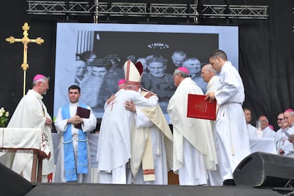 Francisco Vérgez Álzaga, fue el enviado especial del papa Francisco, para formalizar la beatificación del cardenal Pironio