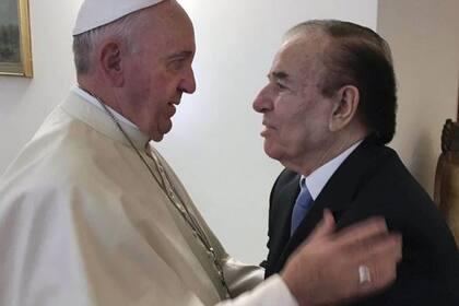 Francisco y el ex presidente en la residencia de Santa Marta, en el Vaticano