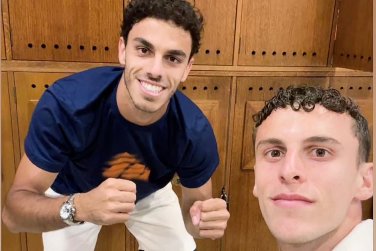 Francisco y Juan Manuel Cerúndolo, en el vestuario de Roland Garros, en un día especial para ambos: el primero venció a Hugo Gastón; el otro, a Sinner, el N° 1