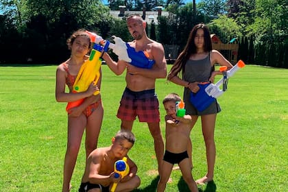 Franck Ribéry y sus cuatro hijos.