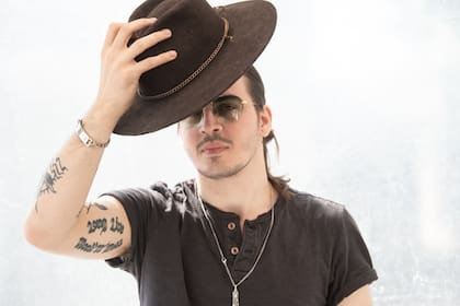 Franco Friguglietti, acróbata, bailarín, cantante, guitarrista, actor... y sigue la lista