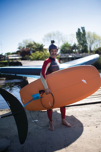 Franco (48). Deporte: Windfoil. ¿Qué es lo que más te gusta? “Que podés navegar con muy poco viento. Es divertido para surfear olas y se puede saltar. Te da mucha libertad”.