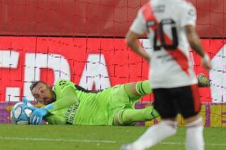 River. Armani, sostén de un equipo que repite fallas pero que derrotó a Central