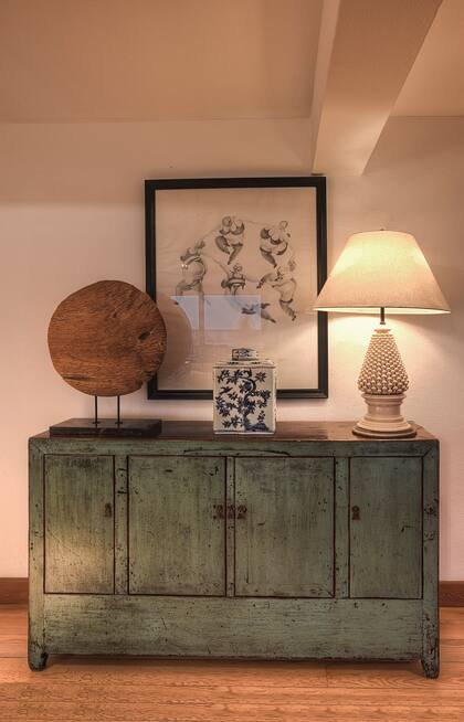 En su casa de playa Franco tenía muebles de la India, comprados en el Este, combinados con recuerdos de sus viajes por el mundo y algunas obras de arte.