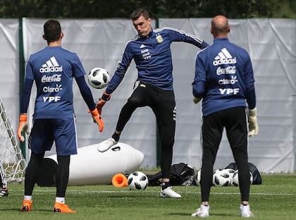 Franco Armani entrenando