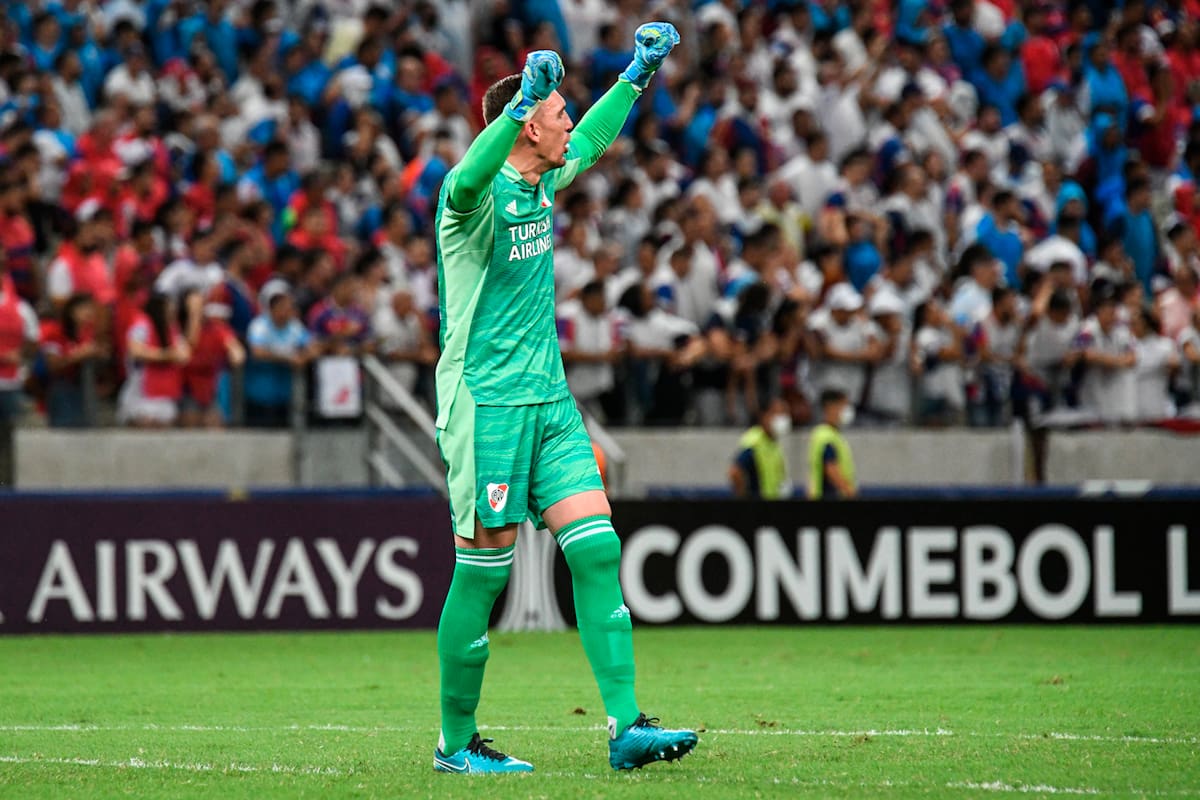 Franco Armani, arquero de River, festeja el gol del empate millonario ante Fortaleza, por la Copa Libertadores, anotado por Enzo Fernández