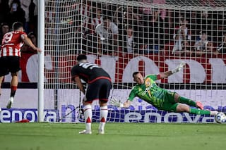 River, salvado por Armani: las 7 grandes atajadas del 1, que tuvo una noche descomunal