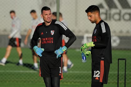 Franco Armani junto a Franco Petroli, que saltó de la reserva a primera