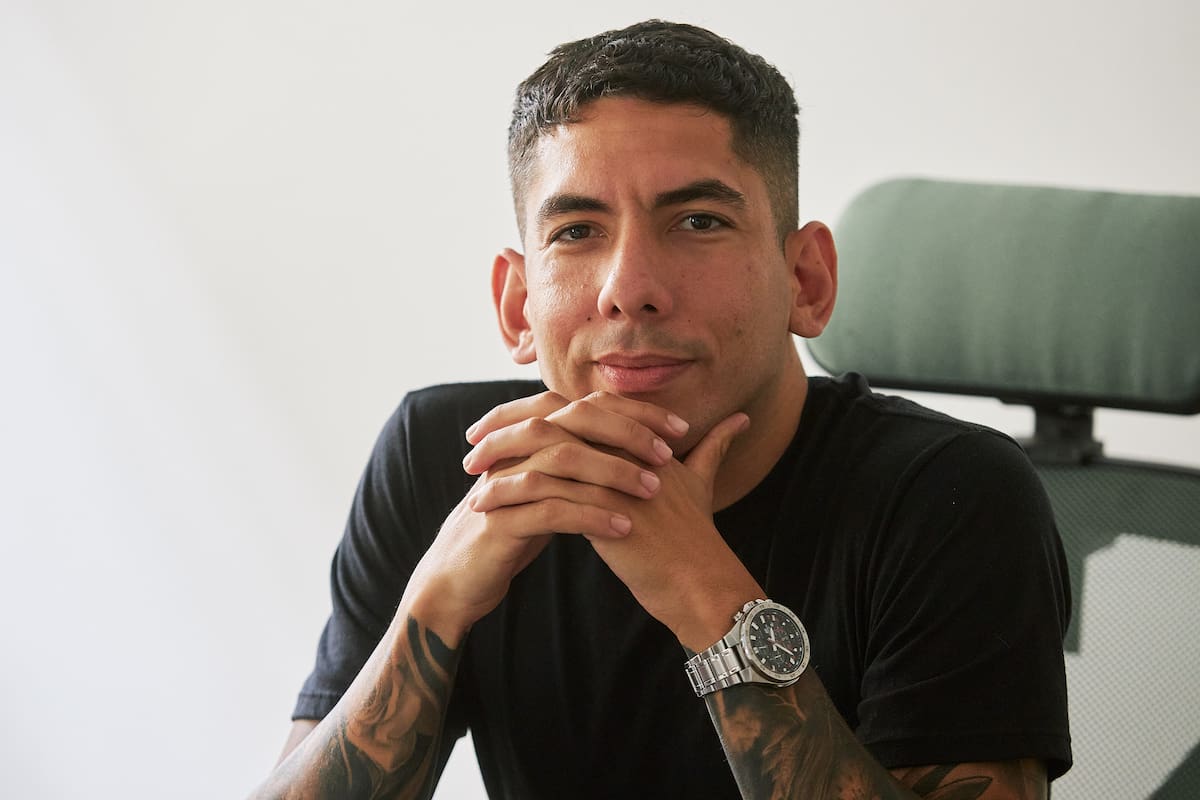 Franco Bovone en su lugar de trabajo: "Decidí que necesitaba internarme cuando me di cuenta lo solo y vacío que estaba"