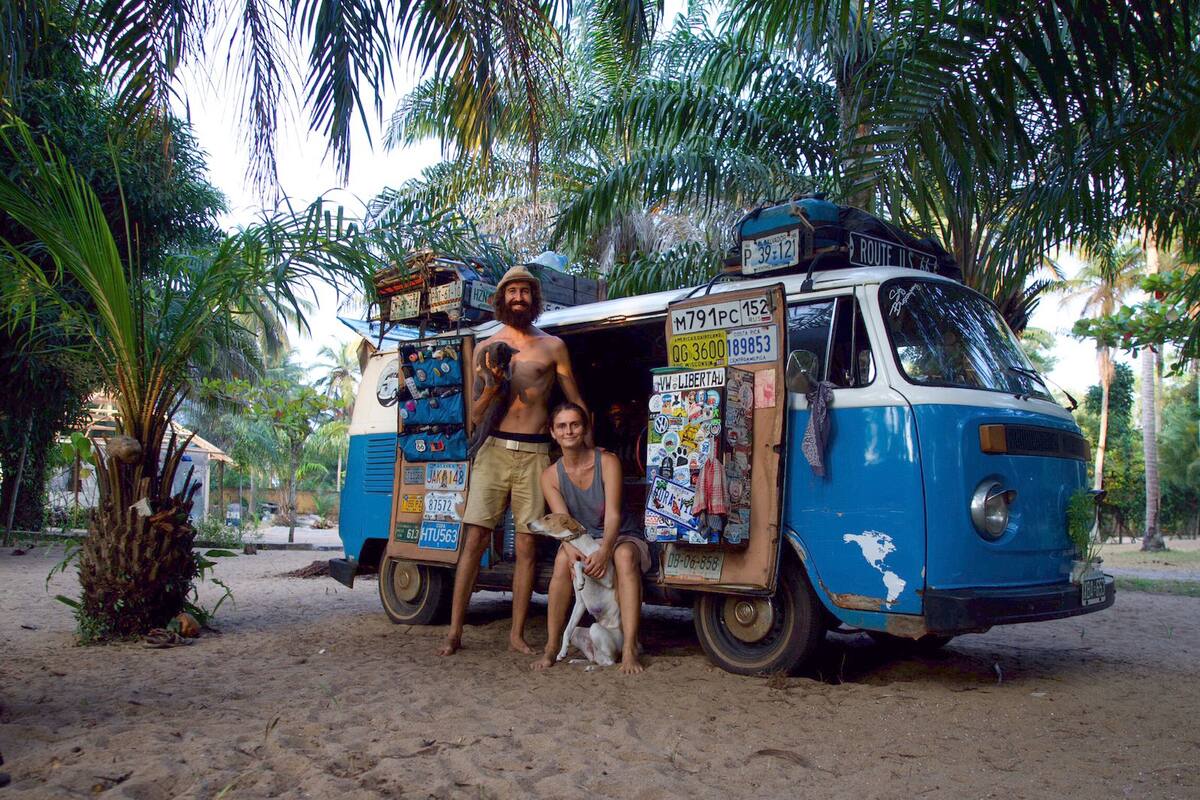 Franco Busso junto a su pareja Olga Khrustaleva recorrieron medio mundo con una combi, que también utilizan como food truck