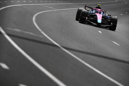Franco Colapinto acelera en el circuito de Albert Park durante la tercera práctica del Gran Premio de Australia de Fórmula 1