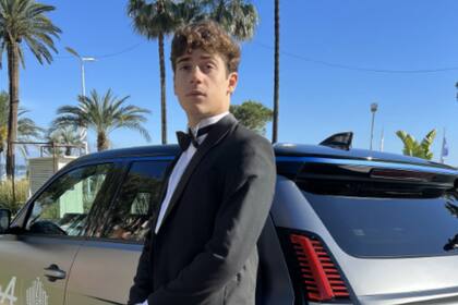 Franco Colapinto asistió recientemente al Festival de Cannes y su look elegante fue furor en redes