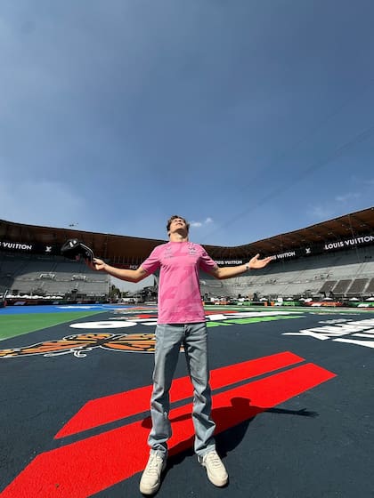 Franco Colapinto, bajo el sol mexicano, en su llegada al circuito Hermanos Rodríguez