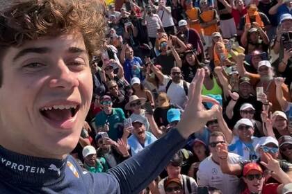 Franco Colapinto celebra junto a los fans en Austin