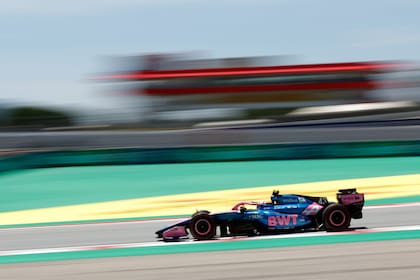 Franco Colapinto, con su Alpine en la tercera práctica en el circuito de Montmeló, en Barcelona