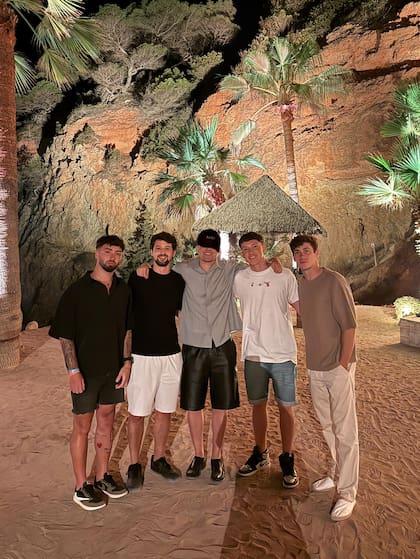 Franco Colapinto disfrutó de una noche con sus amigos