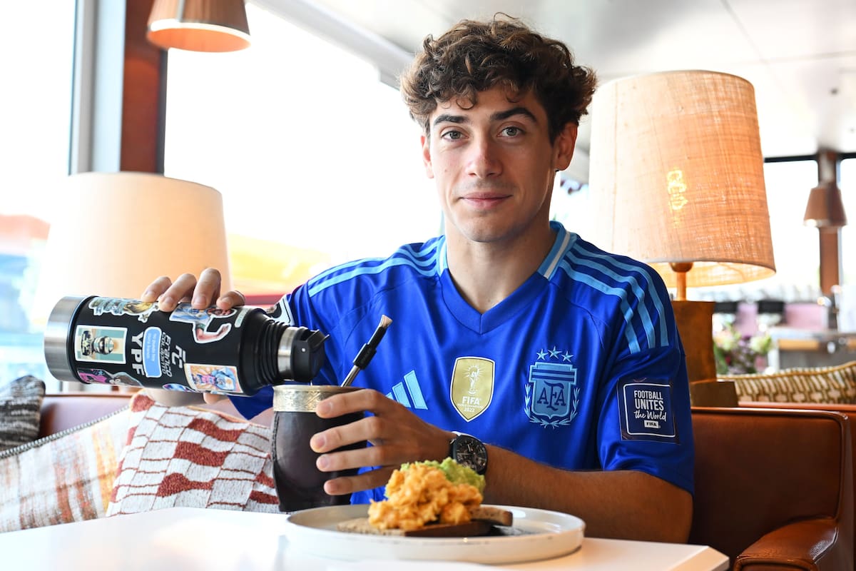 Franco Colapinto en Bélgica, el día después del triunfo de Argentina ante Inglaterra