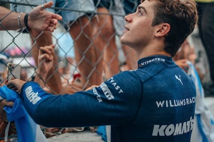 Franco Colapinto, en el contacto con los fanáticos argentinos en Monza