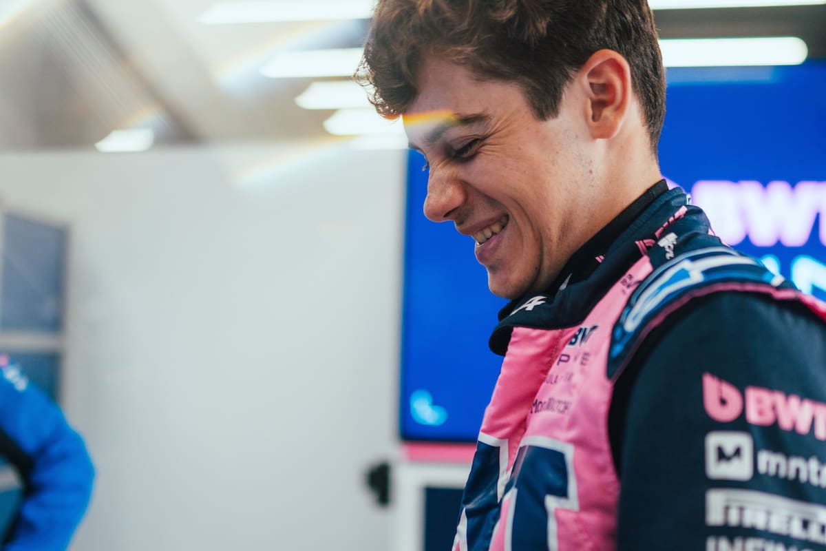 Franco Colapinto, en el paddock de Alpine en Spa Francorchamps, Bélgica