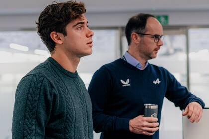 Franco Colapinto en las instalaciones de Alpine, en Enstone; el argentino todavía no tiene fecha designada para ensayar en una práctica libre de un gran premio