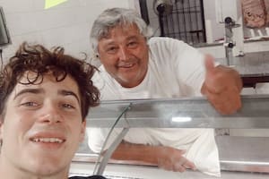 Franco Colapinto en una carnicería argentina, en sus vacaciones
