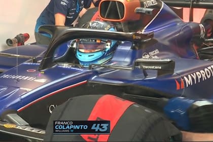 Franco Colapinto espera su turno para salir a la pista en la práctica libre del Gran Premio de Qatar