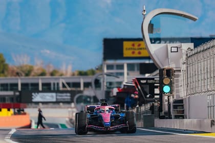 Franco Colapinto gira en el circuito de Montmeló, donde la Fórmula 1 realizó el primer día de pruebas; el A526 dejó buenas sensaciones al piloto argentino