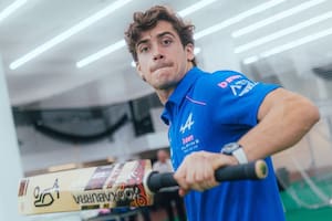 Franco Colapinto jugó al cricket en Australia, pero no le fue tan bien como esperaba (Foto: Instagram @alpinef1team)