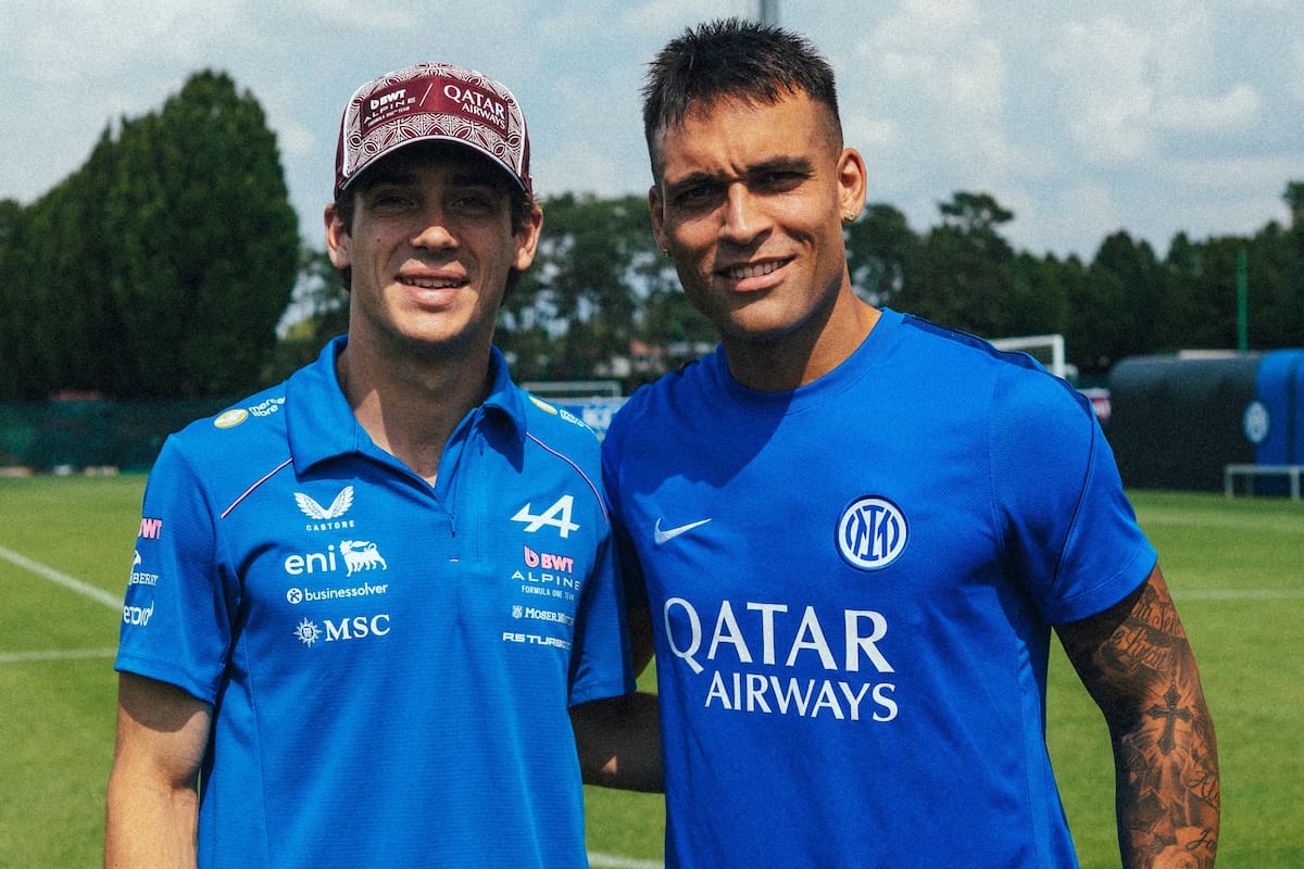 Franco Colapinto junto con Lautaro Martínez, en Italia