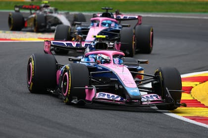 Franco Colapinto lidera sobre su compañero Pierre Gasly el tren de autos en la última carrera, en Spa-Francorchamps; el argentino cederá la butaca al estonio Paul Aron en el primer entrenamiento libre en el Gran Premio de Hungría