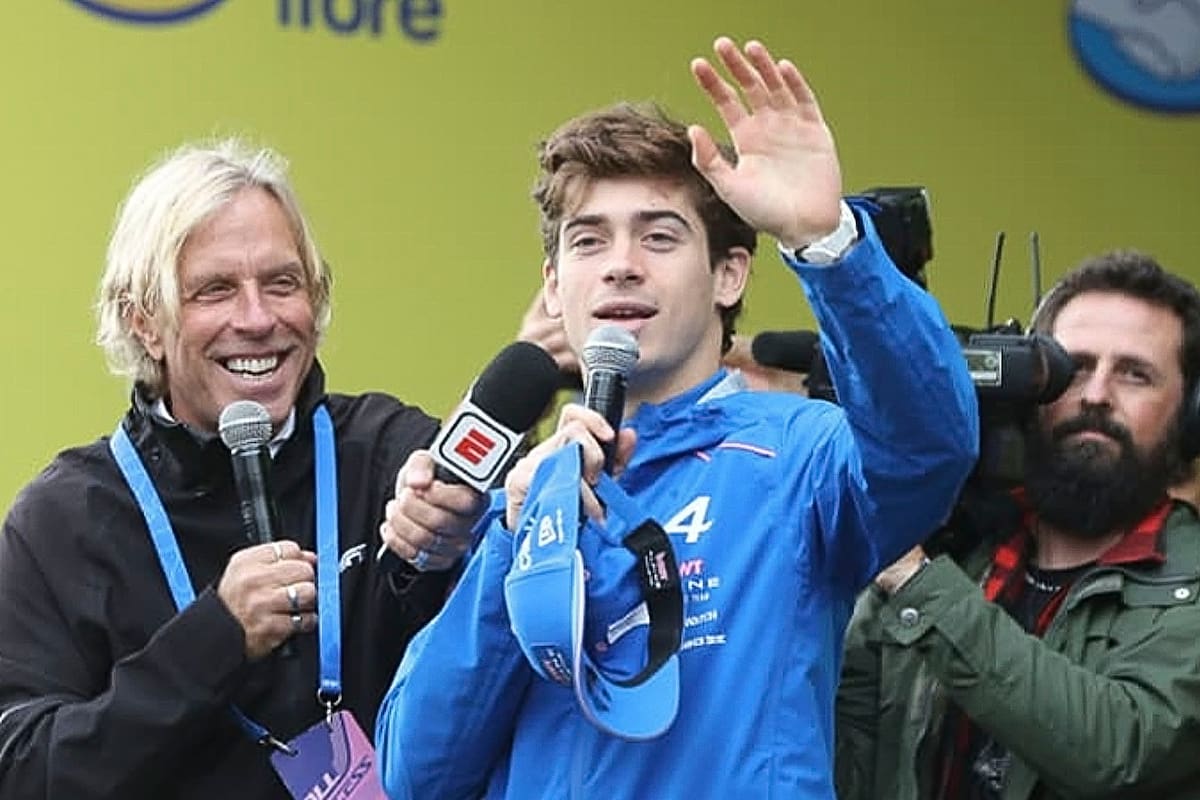 Franco Colapinto llegó muy temprano al circuito en el barrio porteño de Palermo