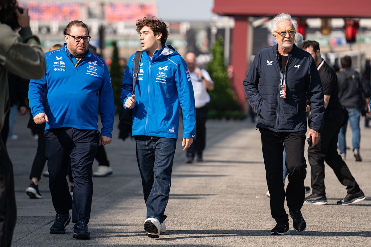 Franco Colapinto no tiene asegurado su lugar para 2027 en Alpine, según las últimas declaraciones de Flavio Briatore. (Photo by Wan Mikhail Roslan/NurPhoto via Getty Images)