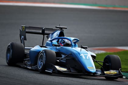 Franco Colapinto, piloto de MP Motorsport, durante las pruebas de postemporada de la Fórmula 3 en el circuito de Valencia.