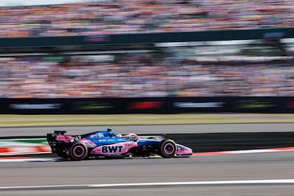 Franco Colapinto recorre el dibujo de Silverstone, uno de los autódromos favoritos en la Fórmula 1; procurará quedar bien posicionado en la carrera sprint y la prueba de clasificación del Gran Premio de Gran Bretaña.