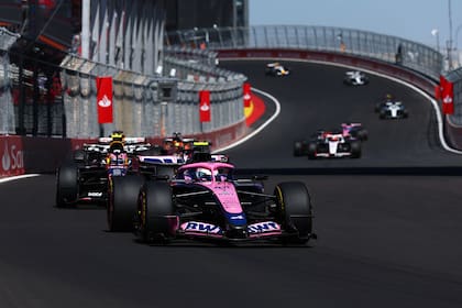 Franco Colapinto sale de La Monumental, la curva peraltada que destaca en el controvertido circuito de "Madring"; el sábado, en la Q2, salvó el coche con una maniobra magistral, a 255 km/h