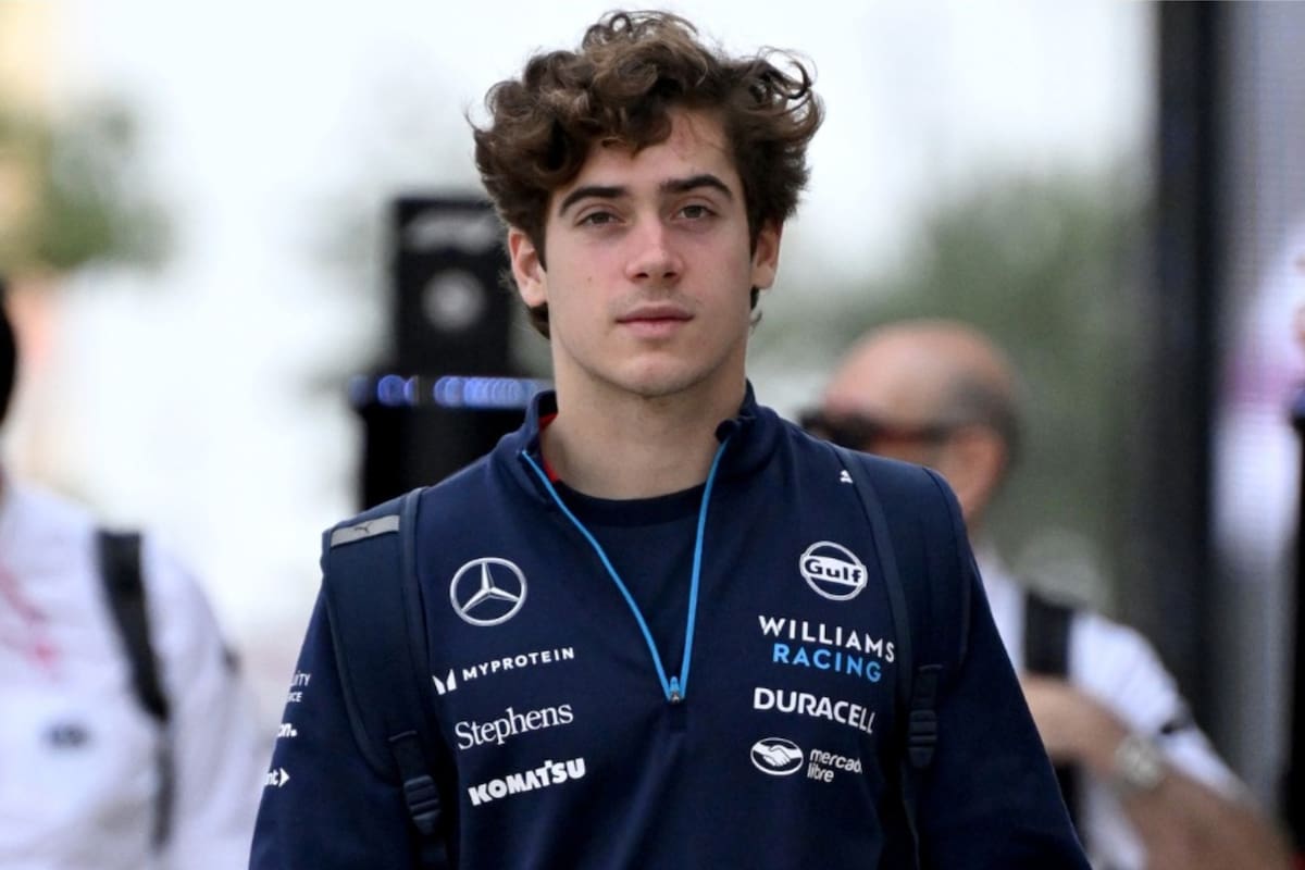 Franco Colapinto se animó a jugar al golf en Qatar