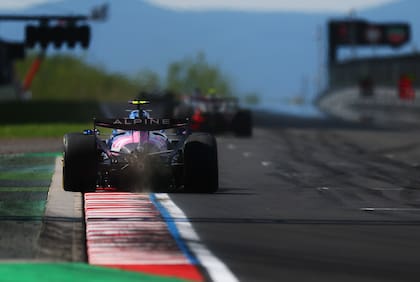 Franco Colapinto supo que no podría ante la mejora del rendimiento de los Aston Martin; de hecho, no pudo supera a Lance Stroll, al que persiguió durante largos pasajes