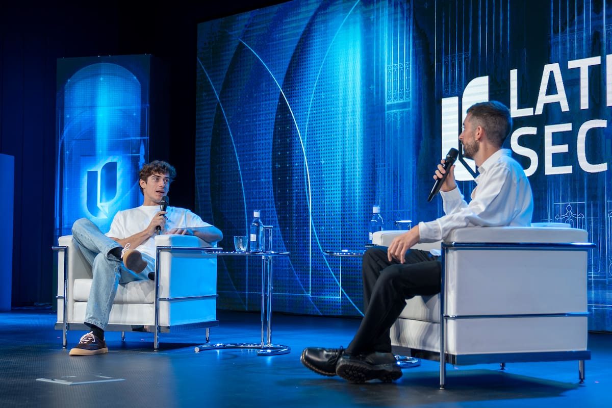 Franco Colapinto y David Broncano, conductor del programa español La Revuelta.