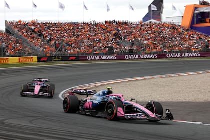 Franco Colapinto y Pierre Gasly, los pilotos de Alpine que batallan con el A525, un auto que no presenta actualizaciones que inviten a ilusionarse: el equipo proyectó las inversiones para 2026
