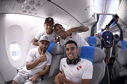 Franco, Leandro Fernández, Campaña y Diego Rodríguez, pleno entusiasmo en el vuelo de Porto Alegre