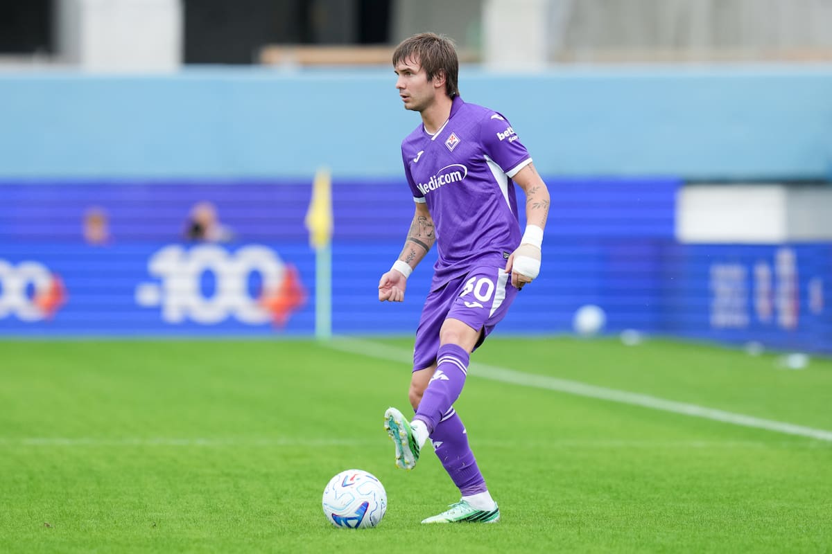 Franco Mastantuono, jugador de Fiorentina, que juega ante Atalanta por la Serie A italiana