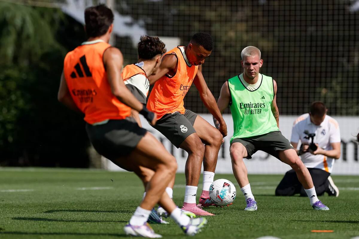 Franco Mastantuono junto a Kylian Mbappé en su primer entrenamiento con Real Madrid