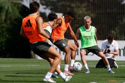 Franco Mastantuono junto a Kylian Mbappé en su primer entrenamiento con Real Madrid