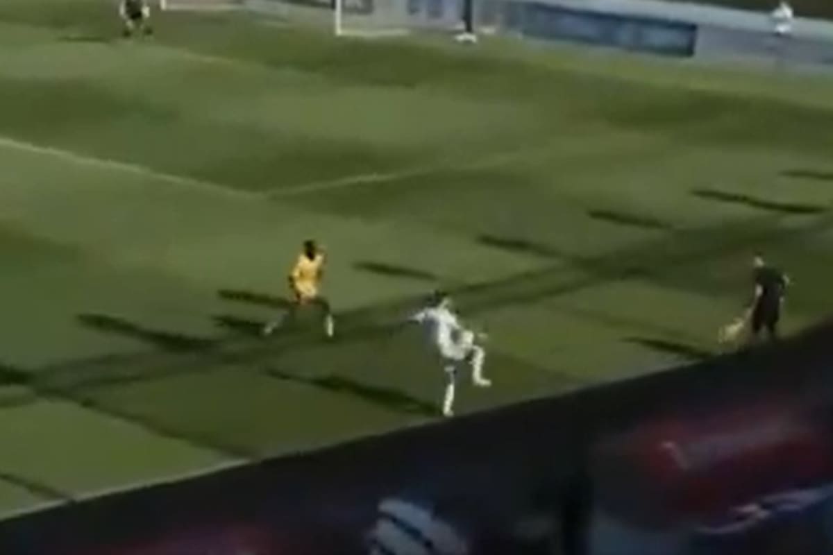 Franco Mastantuono y un control con su pierna inhábil (la derecha) por el que fue muy criticado el ex River