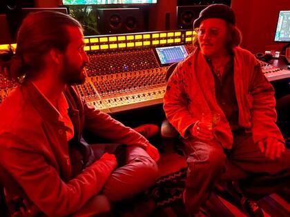 Franco Yan compartió un mágico momento con su ídolo de la infancia en La Roca Power Studio, donde el actor grabó algunas canciones
