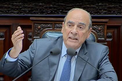 Francos precisó que el INTA tiene 110.000 hectáreas de las cuales solo se utilizaban 45.000: “Esto quiere decir que apenas el 40% de su jurisdicción se utilizaba para experimentación con fines comerciales y productivos”