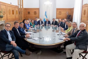 Francos y Sturzenegger encabezaron este lunes una reunión con diputados de LLA y el Pro