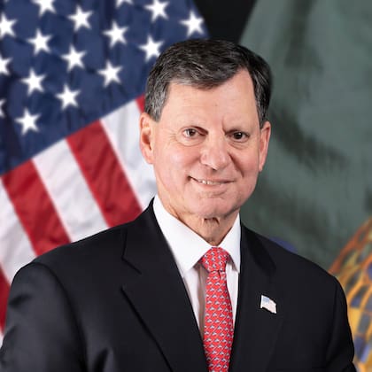 Frank Bisignano, CEO del IRS, recordó el monto reembolsable del Crédito por Adopción